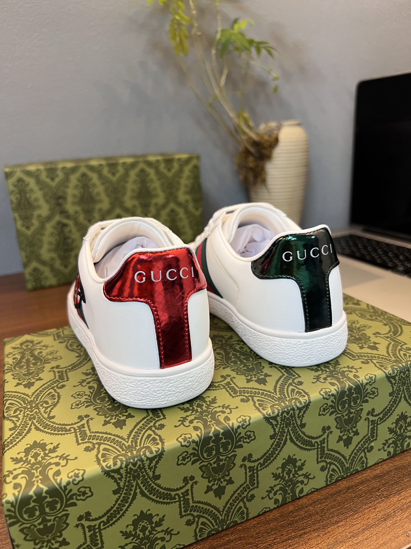 Children's shoes child